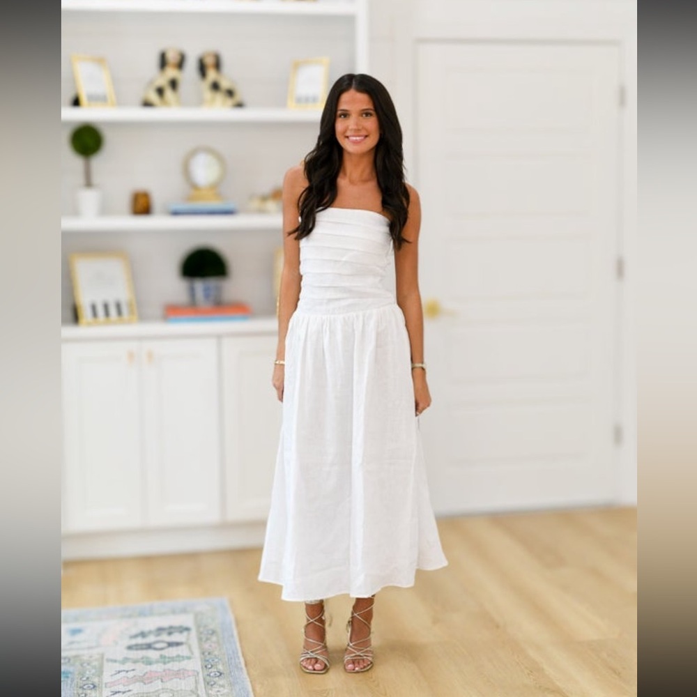 Elegant White Strapless Dress